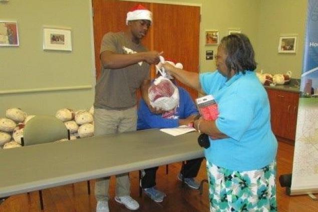 Patron Recieving Turkey